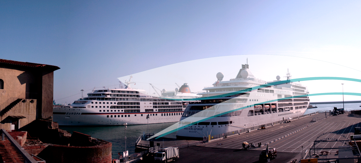 Navi da crociera ormeggiate al porto di Livorno
